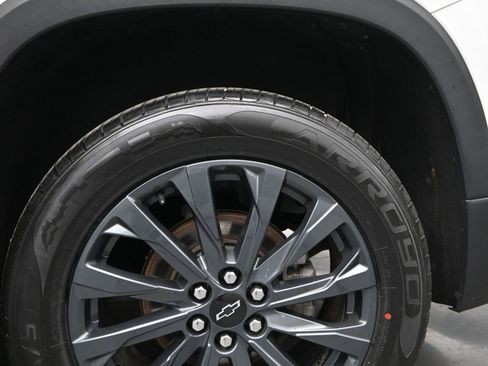 Used 2023 Chevrolet Traverse RS AWD/4WD image 11