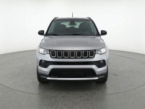 Used 2025 Jeep Compass Limited AWD/4WD image 2