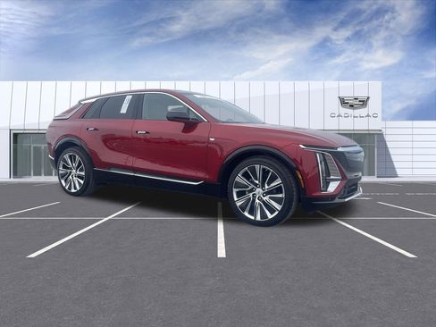 Certified 2024 Cadillac Lyriq Luxury w/ LPO, Floor Liner Package image 2