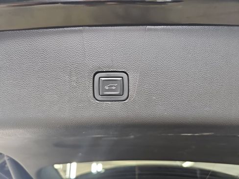 Used 2023 Chevrolet Traverse LT w/ LPO, Floor Liner Package AWD/4WD image 18