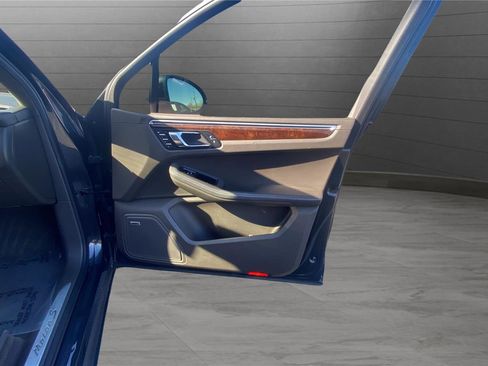 Used 2017 Porsche Macan S image 17