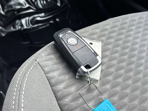 Used 2022 Ford Escape SE image 30