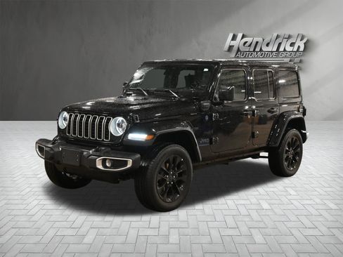 Used 2025 Jeep Wrangler Sahara w/ Safety Group AWD/4WD image 5
