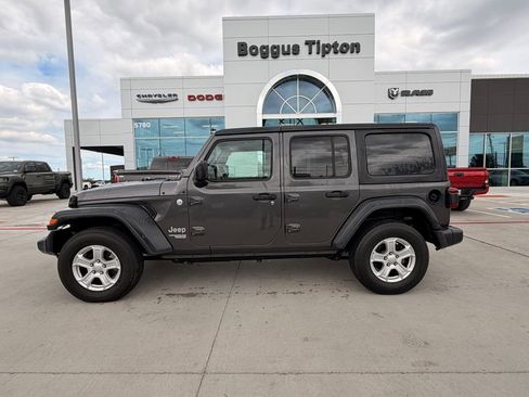 Used 2018 Jeep Wrangler Unlimited Sport S image 1
