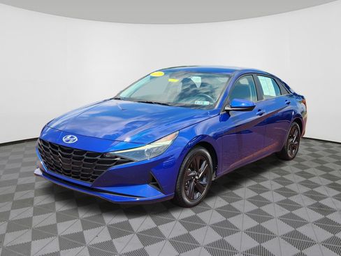 Used 2023 Hyundai Elantra SEL FWD image 2
