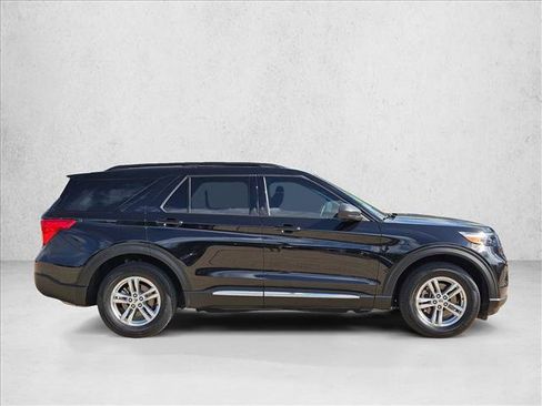 Used 2023 Ford Explorer XLT RWD image 4