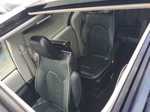 Certified 2023 Chrysler Pacifica Limited image 38