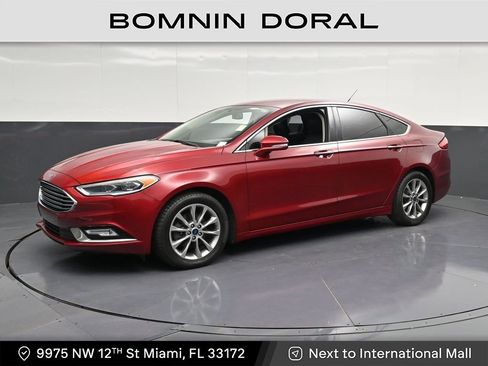 Used 2017 Ford Fusion SE w/ Fusion SE Technology Package FWD image 1