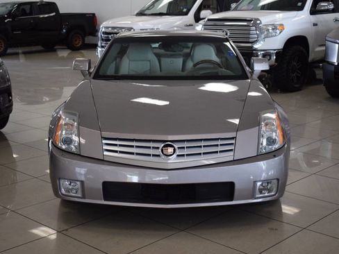 Used 2005 Cadillac XLR RWD image 4