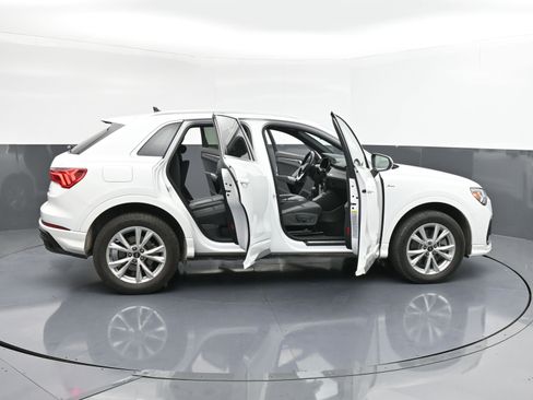 Used 2023 Audi Q3 2.0T Premium w/ Convenience Package image 38