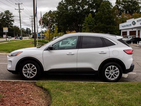 Used 2022 Ford Escape SE image 3