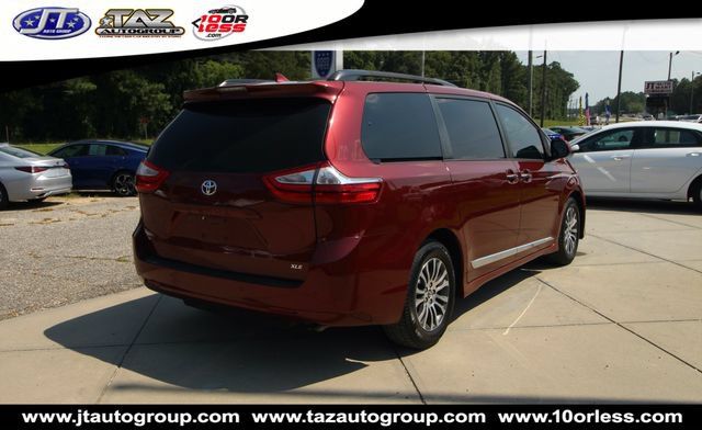 Used 2018 Toyota Sienna XLE Premium w/ Carpet Mat Package FWD image 7