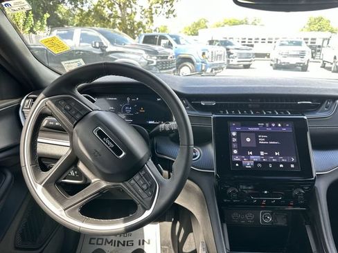 Used 2024 Jeep Grand Cherokee L Laredo RWD image 12