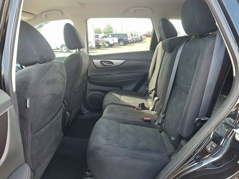 Used 2016 Nissan Rogue SV image 10