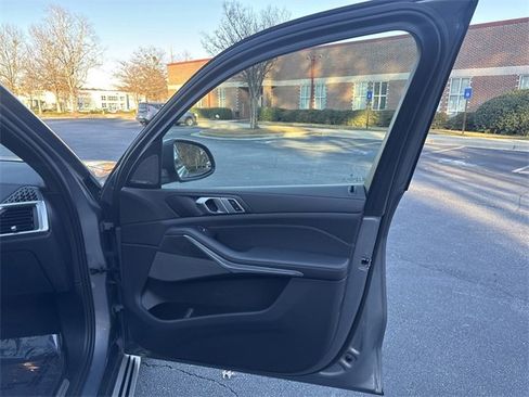 Used 2025 BMW X5 xDrive50e image 31