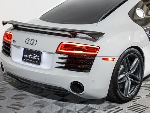 Used 2015 Audi R8 V8 w/ Extended Leather Package image 7