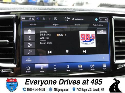 Used 2025 Chrysler Pacifica Limited FWD image 23