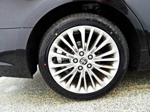 Used 2022 Toyota Avalon Limited w/ Advanced Safety Package FWD image 31