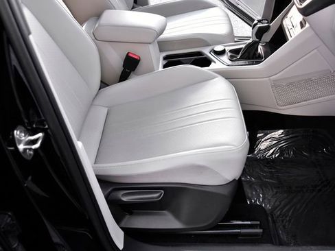 Used 2023 Volkswagen Tiguan SE R-Line image 12