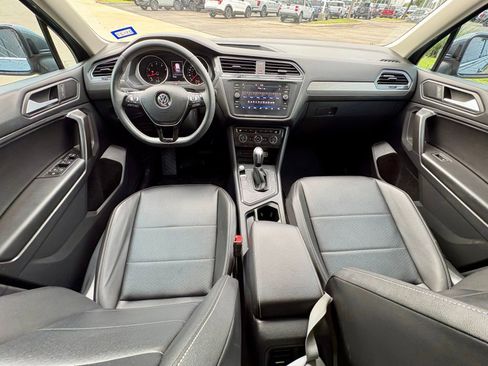 Used 2021 Volkswagen Tiguan SE w/ Panoramic Sunroof Package FWD image 7