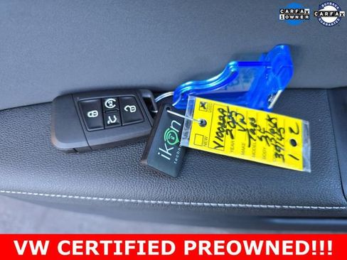 Used 2025 Volkswagen Taos SE image 28