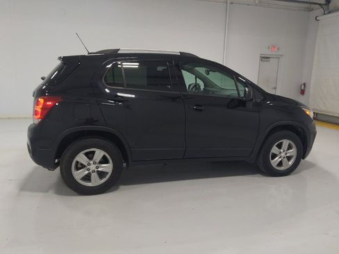 Used 2022 Chevrolet Trax LT w/ LT Convenience Package AWD/4WD image 10