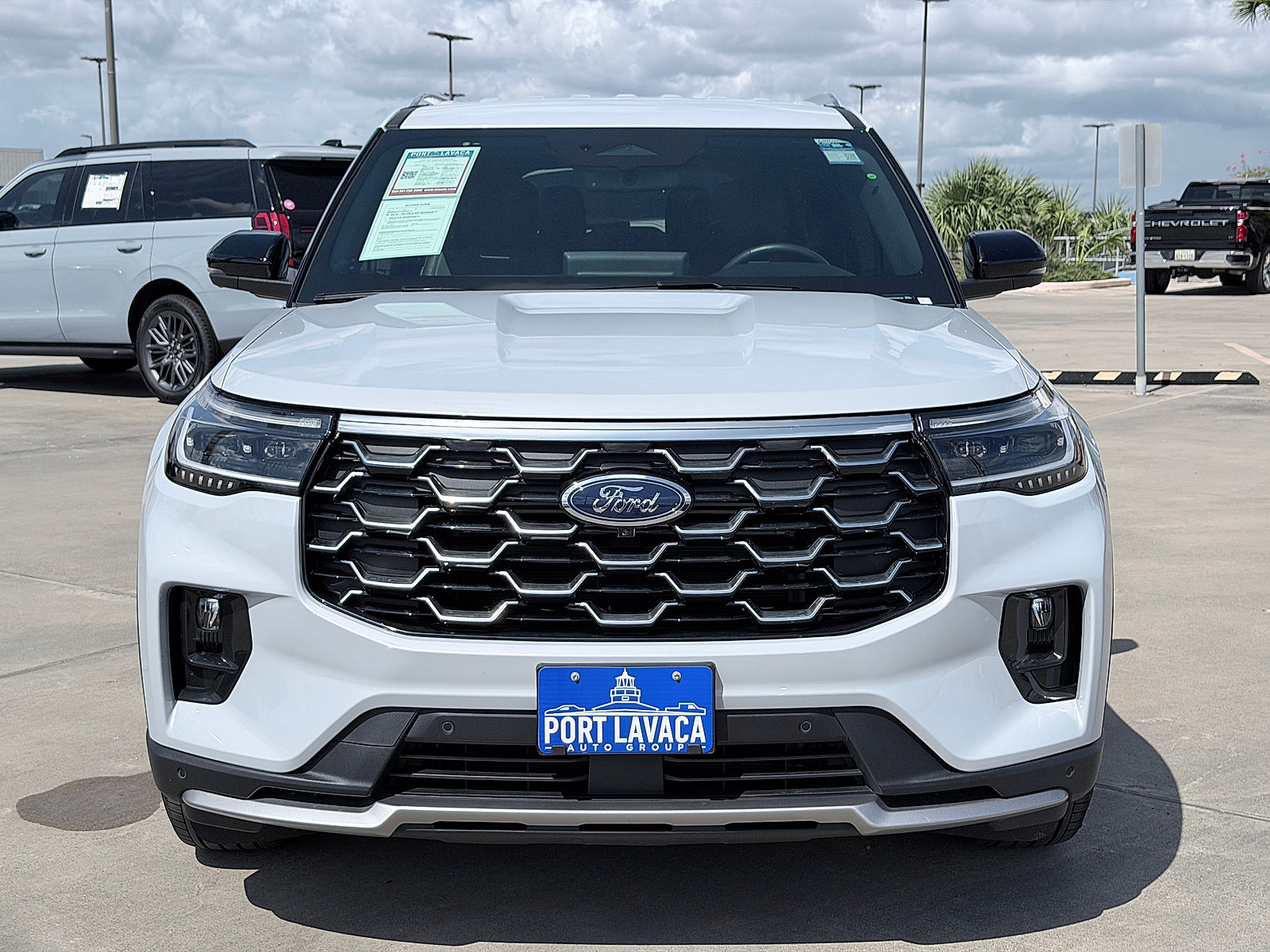 Used 2026 Ford Explorer Platinum RWD image 2
