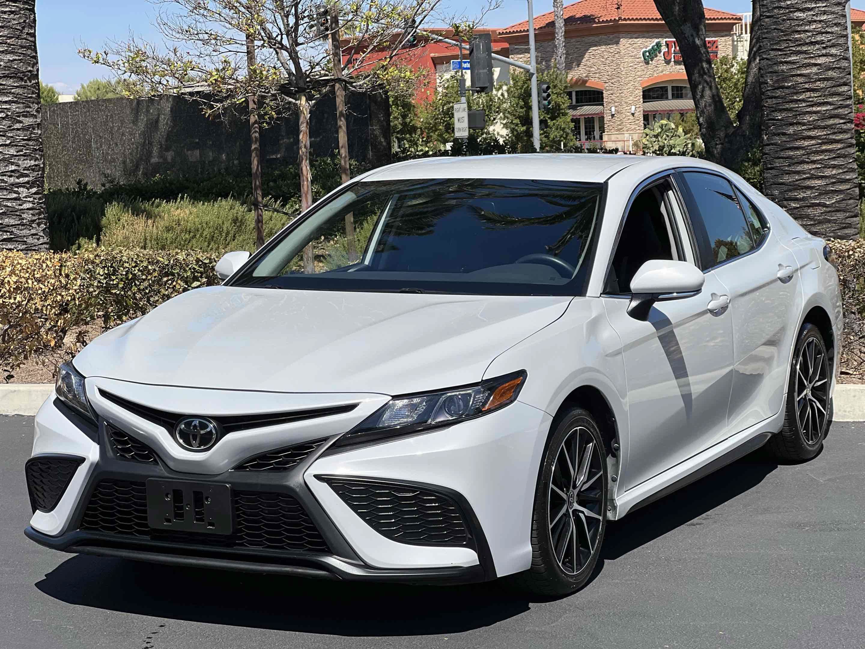 Used 2023 Toyota Camry SE w/ Convenience Package FWD image 16