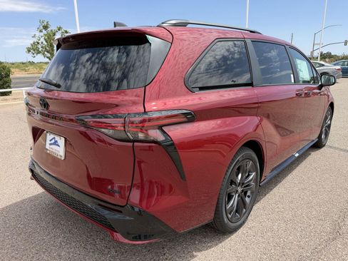 New 2026 Toyota Sienna XSE FWD image 5