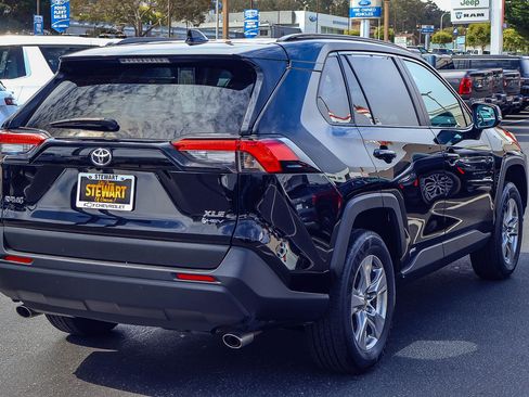 Used 2025 Toyota RAV4 XLE AWD/4WD image 18