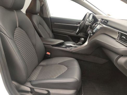 Used 2020 Toyota Camry SE image 21