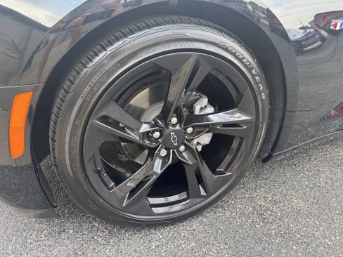 Used 2021 Chevrolet Camaro LT RWD image 15