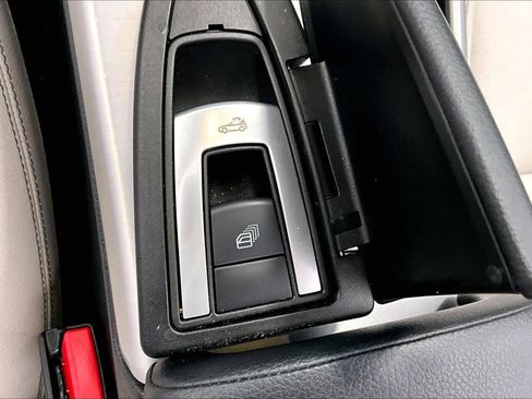 Used 2012 Mercedes-Benz SLK 350 image 34