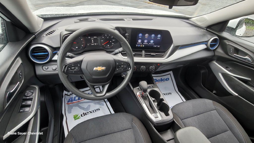 Used 2024 Chevrolet Trax LS w/ LS Convenience Package FWD image 24