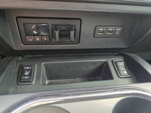 Used 2019 Nissan Titan SV w/ SV Convenience Package AWD/4WD image 28