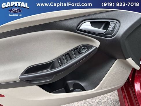Used 2015 Ford Focus SE FWD image 20