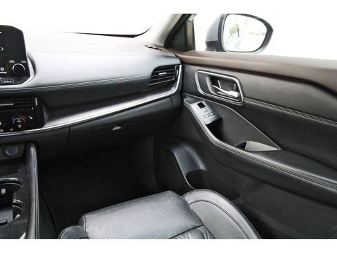 Certified 2022 Nissan Rogue Platinum w/ Head-Up Display Package FWD image 10