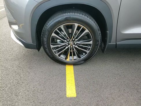 Used 2025 Toyota Grand Highlander MAX Platinum image 11