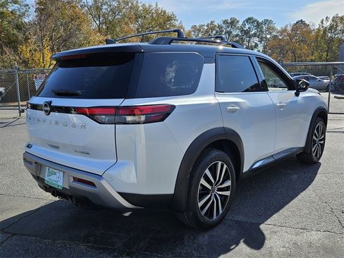 New 2025 Nissan Pathfinder Platinum image 9