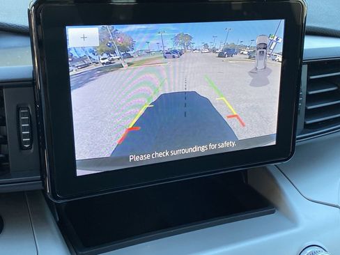 Used 2024 Ford Explorer XLT RWD image 19