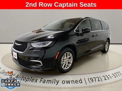 Used 2025 Chrysler Pacifica Select FWD image 1