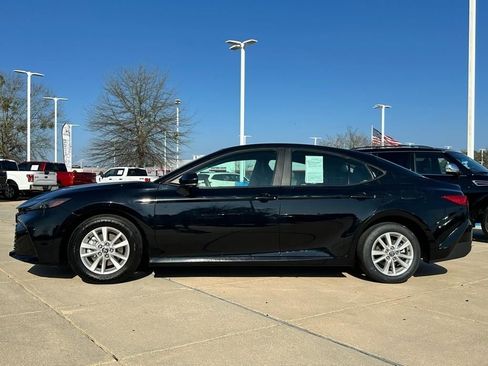 Used 2025 Toyota Camry LE image 12