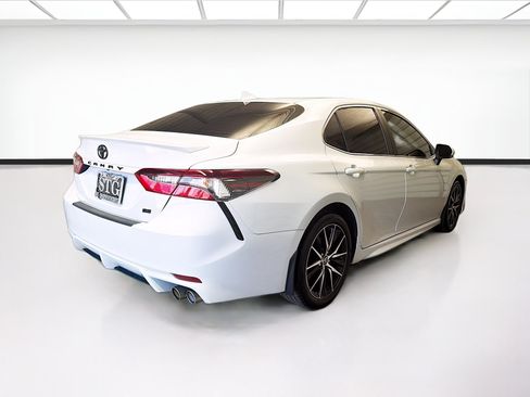 Used 2023 Toyota Camry SE FWD image 4