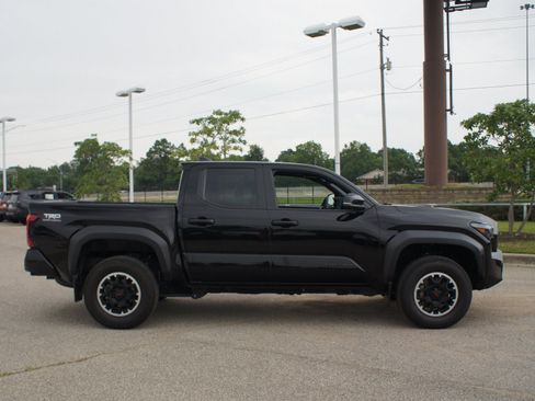 Used 2024 Toyota Tacoma TRD Off-Road w/ TRD Off Road Premium Package AWD/4WD image 21