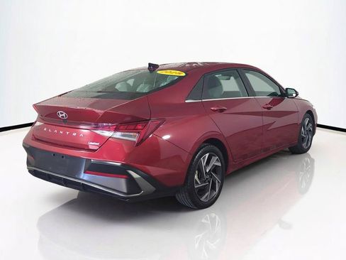 Used 2025 Hyundai Elantra Limited FWD image 5