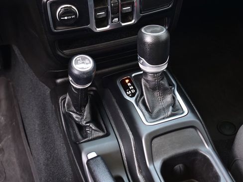 Used 2023 Jeep Wrangler Unlimited w/ Cold Weather Group AWD/4WD image 38
