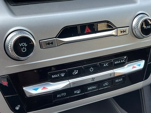 Used 2022 Ford Explorer XLT w/ Equipment Group 202A image 27