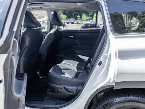 Used 2026 Toyota Highlander XLE AWD/4WD image 24