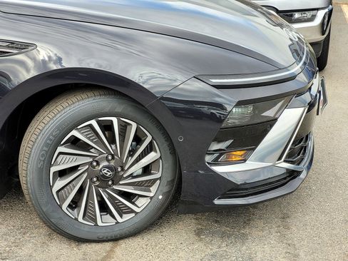 New 2025 Hyundai Sonata Limited image 3