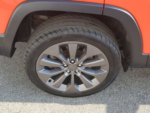 Used 2021 Jeep Cherokee Latitude AWD/4WD image 5